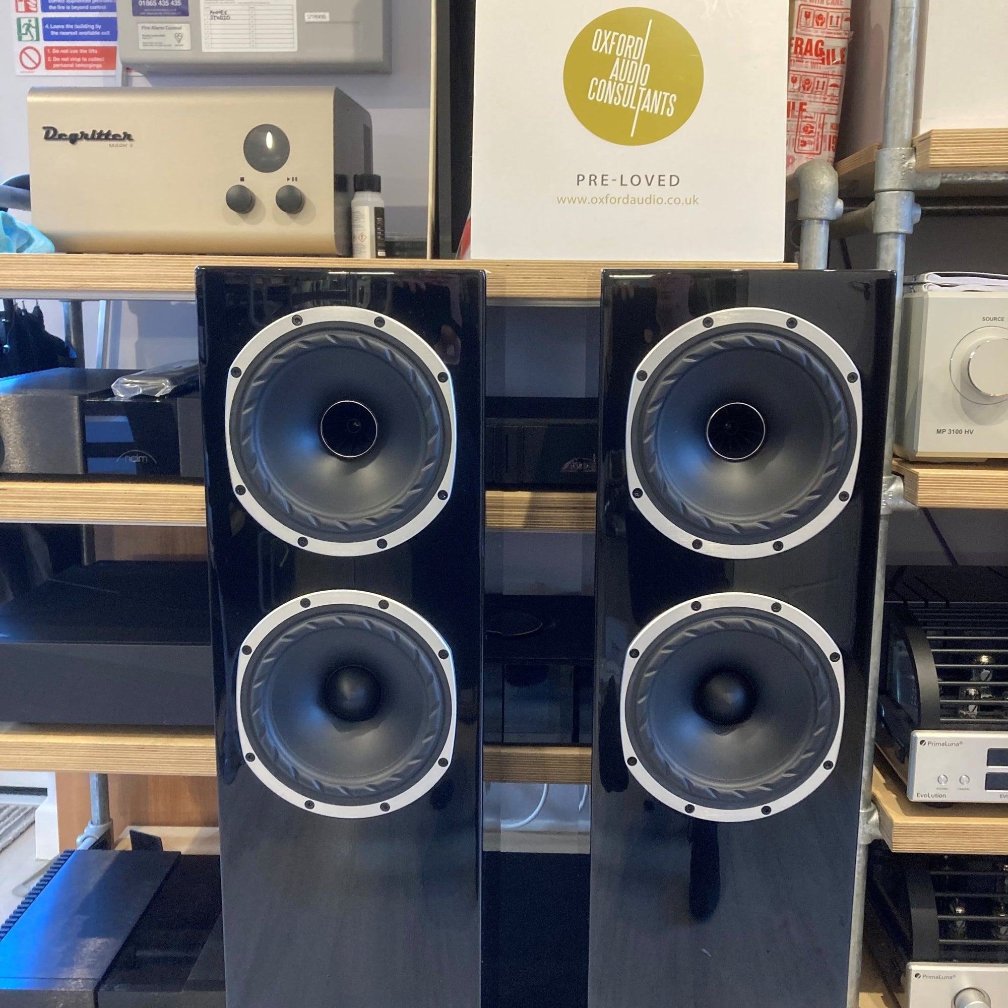 Fyne F501 - Piano gloss black - Oxford Audio Consultants